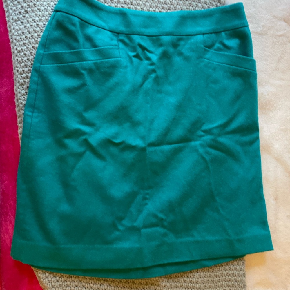 Green Ann Taylor skirt with pockets